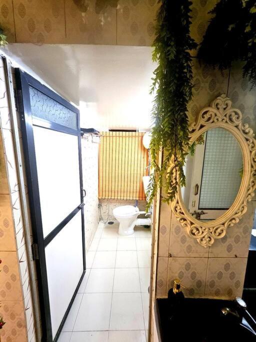 The Pali Nook, Cozy Bandra Escape Apartament
