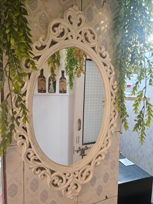 The Pali Nook, Cozy Bandra Escape Bombaj