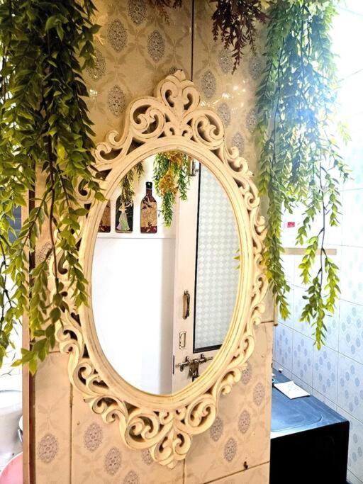 The Pali Nook, Cozy Bandra Escape Apartament *