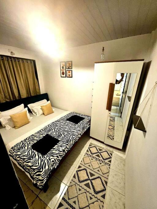 The Pali Nook, Cozy Bandra Escape Bombaj