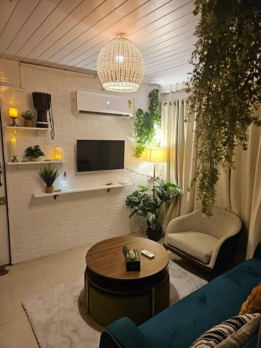 The Pali Nook, Cozy Bandra Escape Apartament *